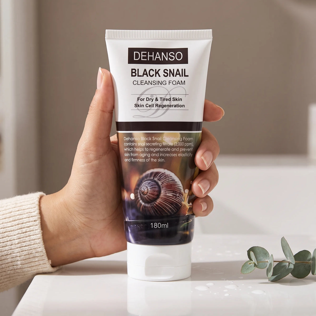 DeHanso Black Snail Cleansing Foam 180ml – Dry & Tired Skin – held in hand, lifestyle