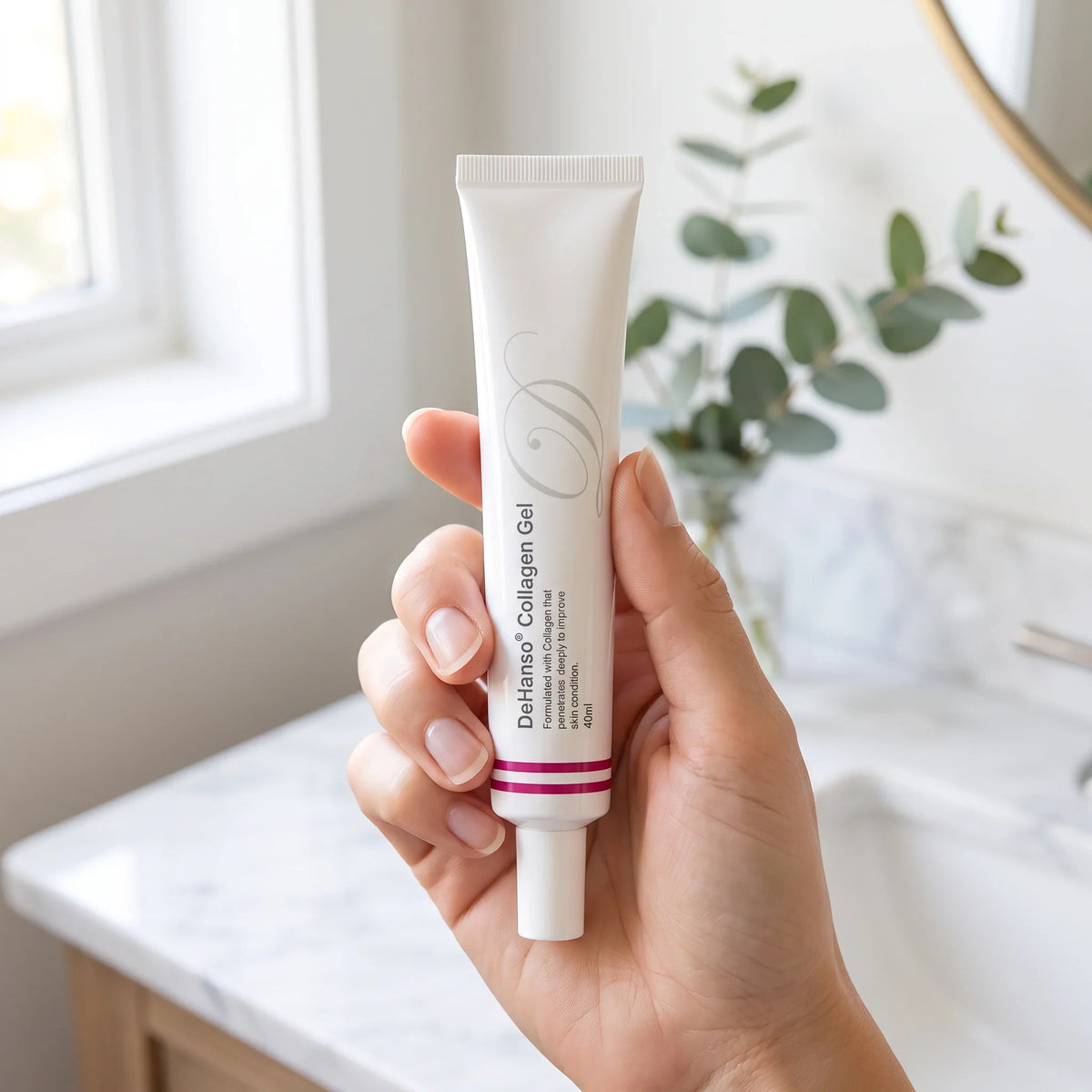 DeHanso Collagen Gel 40ml held in hand, lifestyle