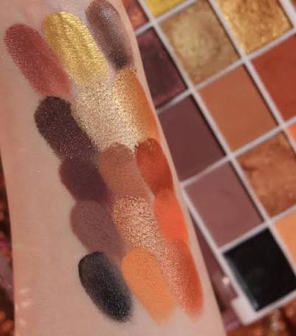 TECHNIC ENAMOURED PRESSED PIGMENT Eyeshadow Palette